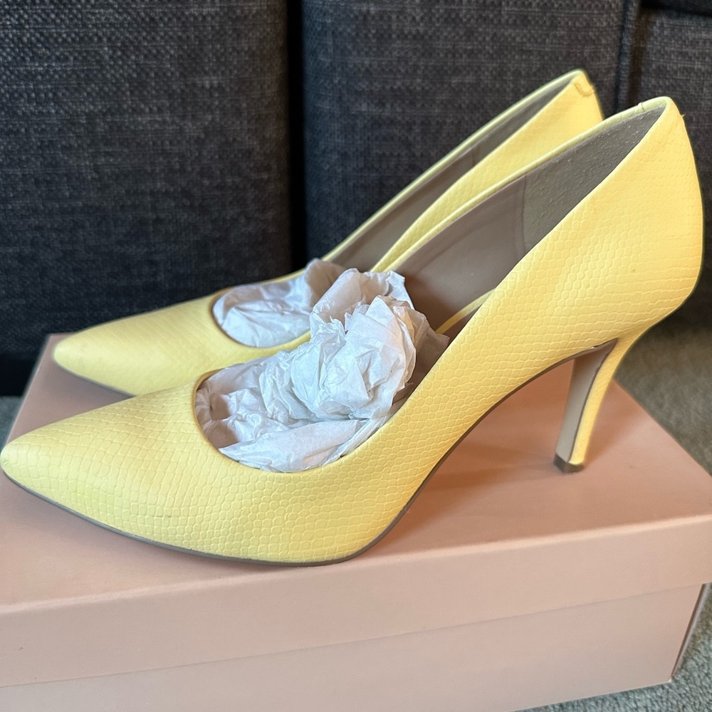 BCBG heels